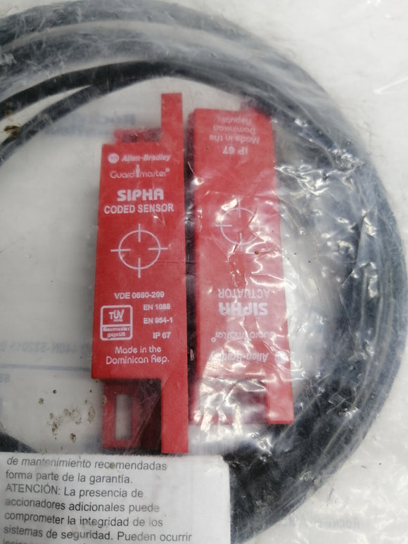 New | Allen-Bradley | 440N-S32015 | ALLEN BRADLEY GUARDMASTER 440N-S32015