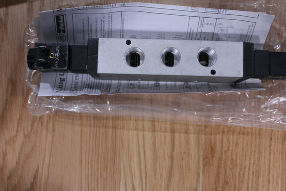 New | PARKER | P2LCZ513EENDCB49 | Solenoid Operated Directional Control Valves